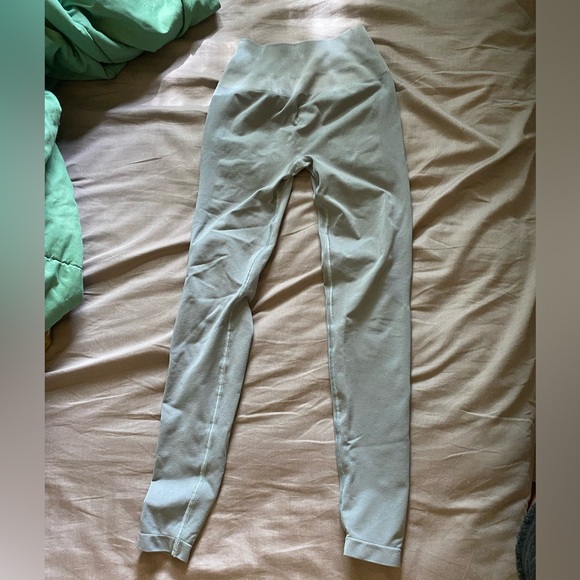 Utility Grey Alphalete Amplify Leggings - Picture 2 of 8